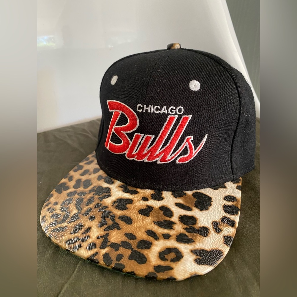 Mitchell & Ness Chicago Bulls Adjustable​